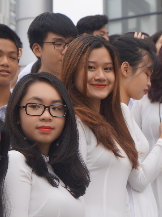 Những nữ sinh trường Amsterdam xinh đẹp, duyên dáng trong buổi lễ khánh thành Không gian truyền thống Hà Nội - Amsterdam