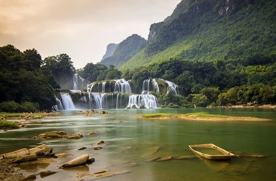 Du lịch từ thiện: Đem niềm vui cho học sinh vùng cao