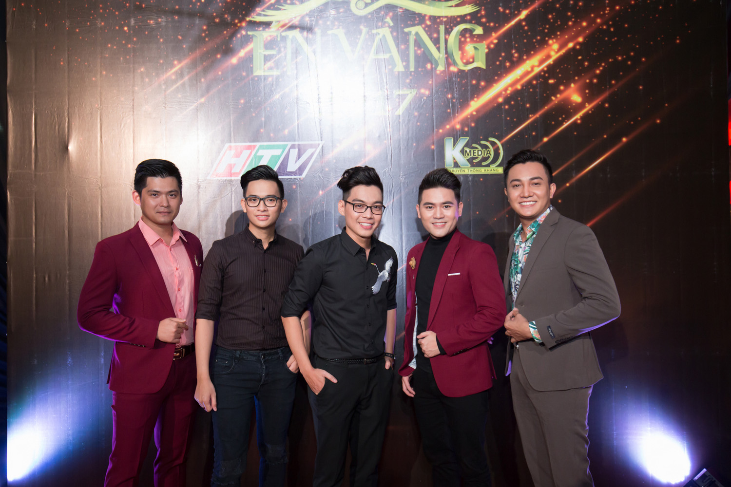 Én Vàng 2017 ra mắt top 12 thí sinh vào chung kết