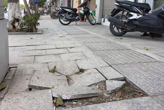 Sở Xây dựng lên tiếng vụ đá hoa lát vỉa hè Hà Nội xuống cấp