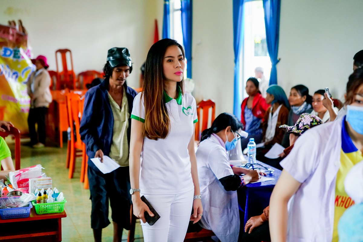 Á hậu Tố Uyên