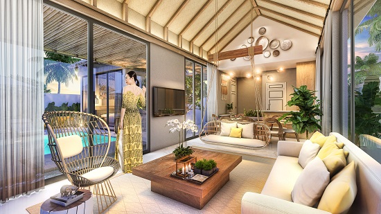 Nét độc đáo nhất của Bộ sưu tập là kỹ thuật dát vàng tinh xảo trên tà áo. Trong bức hình được thiết kế tinh xảo này, sắc vàng kim sa với họa tiết cá tính, cách tân phần vai phối màu rất chuẩn với tông trầm ấm của phong cách thiết kế nội thất (dự kiến) bên trong các biệt thự biển Sun Premier Village Kem Beach Resort.