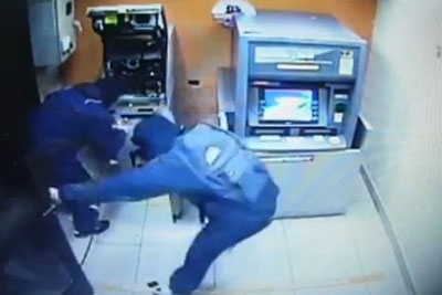 Xử lý thế nào thanh niên đi xe đạp phá trụ ATM trộm tiền bất thành?