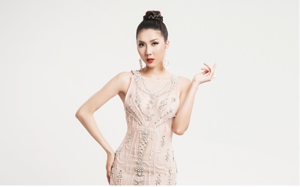 Ngọc Quyên quyến rũ với trang phục lộng lẫy