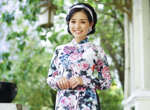 Khánh Hiền khoe nhan sắc rạng rỡ sau khi sinh