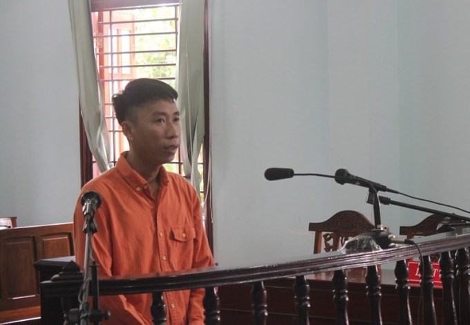 Đến rước con, tiện tay chôm đồ của vợ cũ