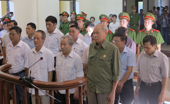 Sáng nay, 10 cán bộ giao đất sai ở Đồng Tâm hầu tòa