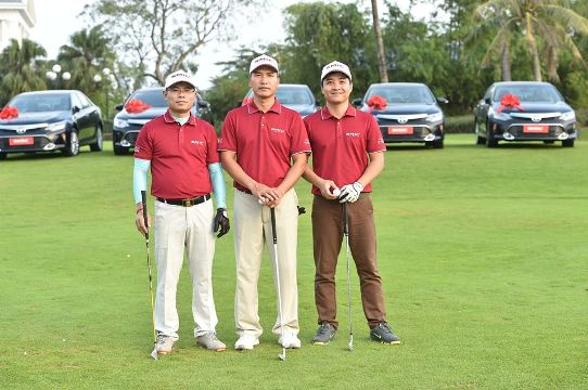Các gôn thủ tranh tài trong giải SMIC Golf Challenge Tounamnet 2017