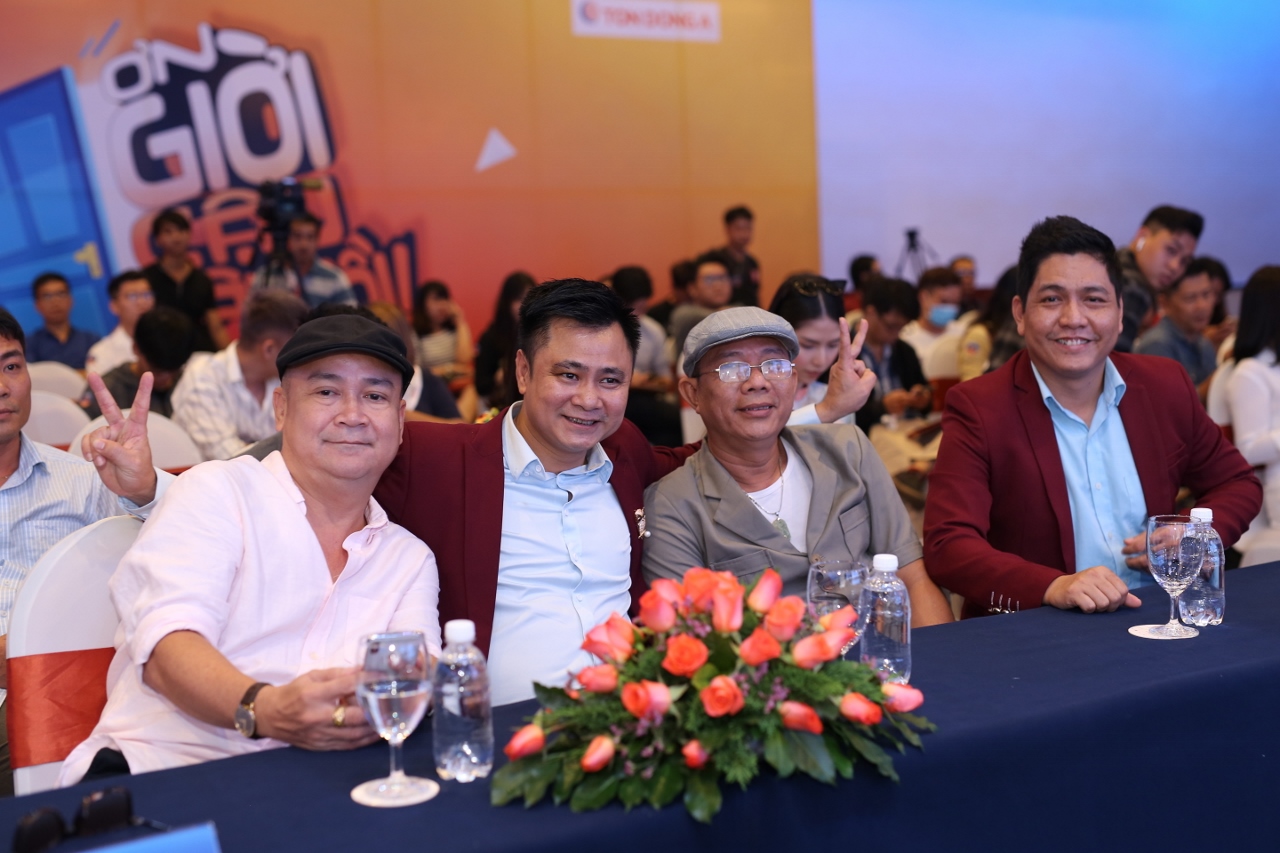 Dàn trưởng phòng Ơn Giời mùa 4
