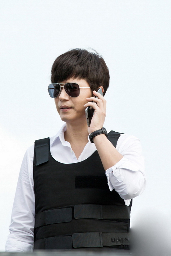 Park Jong Ho (Kim Min Jong): Đồng nghiệp, cũng là bạn thân của Young Jin. Ngoài mặt phản đối tính cách thẳng thắn quá mức của cô bạn nhưng luôn có mặt mỗi khi cô gặp nguy hiểm.