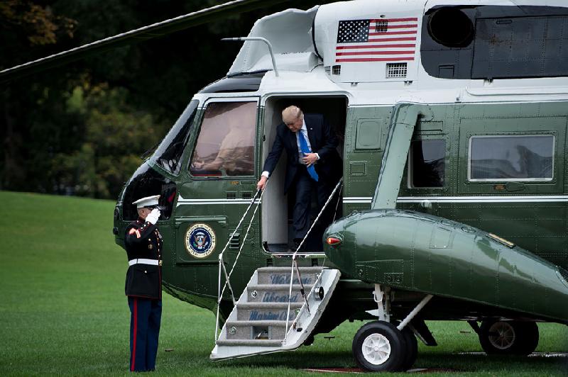 Mỗi lần Marine One cất cánh đều được coi là đang thực thi một nhiệm vụ quân sự. Chiếc máy bay được chính phủ đặt hàng hãng Boeing chế tạo riêng. Ảnh: 