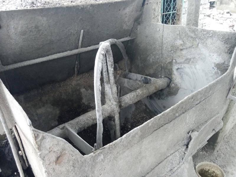 Một phụ nữ xấu số bị cuốn vào máy trộn bê tông