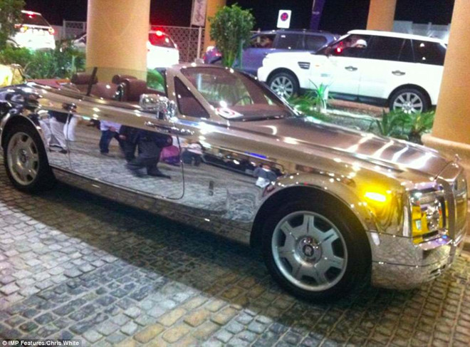 Chị gái Vanessa của Michelle tự nhận mình là “'boss lady”, sở hữu một tiệm làm tóc sang trọng ở Harare. Michelle đi làm trên chiếc Range Rover trị giá 80.000 bảng và thường xuyên mua sắm đồ hiệu Chanel. “Hiện tại tôi chỉ có hai chiếc xe, bởi những ổ gà trên mặt đường không cho phép sử dụng siêu xe”, cô nói về chiếc Range Rover ít khi được sử dụng.