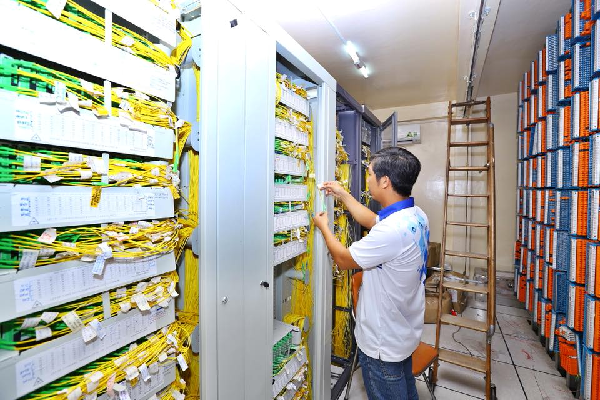 Ngoài các hạng mục tài trợ, VNPT lắp đặt hạ tầng viễn thông, cung cấp dịch vụ cho các địa điểm diễn ra hội nghị, tập trung nguồn lực về nhân sự và công nghệ...đảm bảo tối đa chất lượng dịch vụ phục vụ Hội nghị APEC 2017. Với kinh nghiệm cung cấp dịch vụ viễn thông cho các hội nghị quốc tế và các chương trình làm việc của lãnh đạo các quốc gia trên thế giới tại Việt Nam, VNPT đã hoàn thành xuất sắc nhiệm vụ đảm bảo thông tin liên lạc thông suốt trong tuần lễ cấp cao này.
