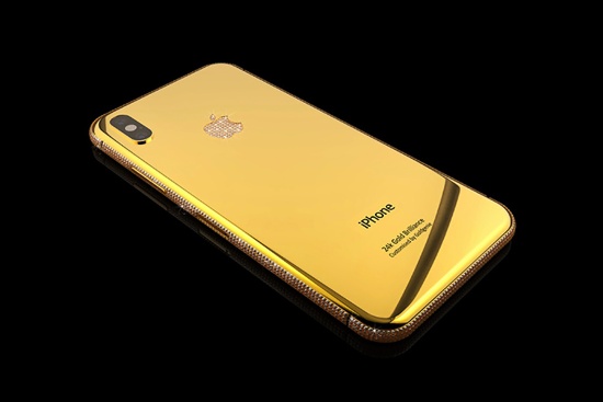 Axiom - iPhone X mạ vàng 24K: Apple iPhone X chỉ có hai phiên bản là màu bạc hoặc màu xám không gian, nhưng nếu muốn có một phiên bản màu vàng sang chảnh của chiếc iPhone này thì Axiom sẽ cung cấp cho bạn thêm một lựa chọn mới. 