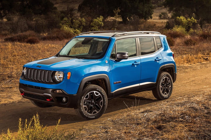 Jeep Renegade: Là dòng SUV rẻ nhất của hãng, Jeep Renegade mang lại cảm giác chắc chắn, mạnh mẽ và an toàn cho người mới tập lái. Xe trang bị lưới tản nhiệt 7 thanh chữ nhật đặc trưng đi cùng với đèn pha hình tròn lớn. Xe có nội thất đẹp với hệ thống thông tin giải trí sử dụng màn hình cảm ứng Uconnect.