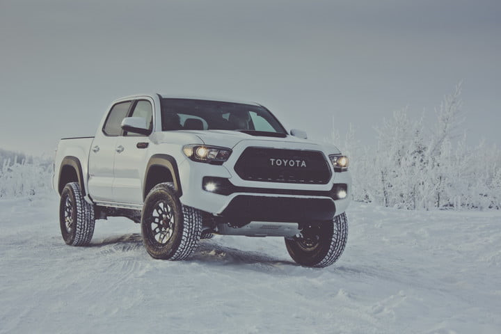 10 mẫu ôtô phù hợp cho người mới tập lái hình ảnh 7 Toyota Tacoma: Là mẫu xe tải vượt địa hình, có camera giúp chụp lại những chuyến đi off-road phù hợp cho giới trẻ thích phiêu lưu. Xe có động cơ tiết kiệm nhiên liệu cùng hệ thống dẫn động 4 bánh được cải tiến. Ngoài ra, nó còn có hệ thống điều khiển chống trượt chủ động và tính năng vượt địa hình ấn tượng.
