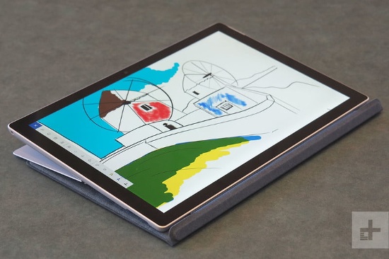 Surface Pro 2017 sở hữu màn hình PixelSense cải tiến với kích thước 12,3 inch độ phân giải 2256 x 1504 pixel, được cài đặt sẵn Windows 10 Pro với sức mạnh của vi xử lý Kaby Lake thế hệ thứ 7 với các tùy chọn Core m3 hoặc Core i5 và bản cao cấp nhất là Core i7. 