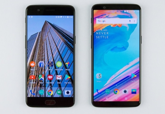 Phần mềm: OnePlus 5 và OnePlus 5T đều được cài đặt sẵn phiên bản OxygenOS mới nhất dựa trên nền Android 7.1.1 Nougat. Hiện tại cả hai đều chưa nhận được bản cập nhật lên Android Oreo, nhưng sẽ nhận được bản cập nhật mới đồng thời vào đầu năm 2018. 