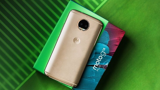 Điểm nhấn của MotoG5S Plus là cụm camera sau kép phía sau độ phân giải 13MP khẩu độ f/2.0, cho phép chụp ảnh với hiệu ứng xóa phông ở chế độ chân dung. Ngoài ra còn được tích hợp phần mềm xử lý hình ảnh hỗ trợ các thao tác chụp và chỉnh sửa ảnh trực tiếp. 