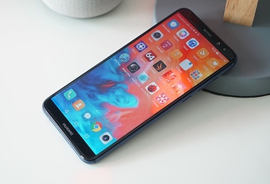 Huawei Nova 2i đi kèm bộ xử lý HiSilicon Kirin 659 8 nhân, RAM 4GB, bộ nhớ trong 64GB, pin dung lượng 3.340mAh có thể trụ được trong trọn một ngày dùng bình thường sau mỗi lần sạc.
