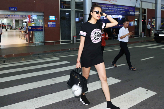 Trở lại thành phố biển với tư cách Á hậu và là MC hậu trường đêm bán kết, Lệ Hằng chia sẻ: “Hằng không thể chờ đợi lâu hơn nữa để được theo dõi phần thi của các thí sinh trong đêm bán kết. Với kịch bản hấp dẫn cùng sự đầu tư hoành tráng, hiện đại, Hằng tin rằng đêm bán kết Hoa hậu Hoàn vũ Việt Nam 2017 sẽ để lại nhiều ấn tượng cho khán giả và Top 70 thí sinh”.