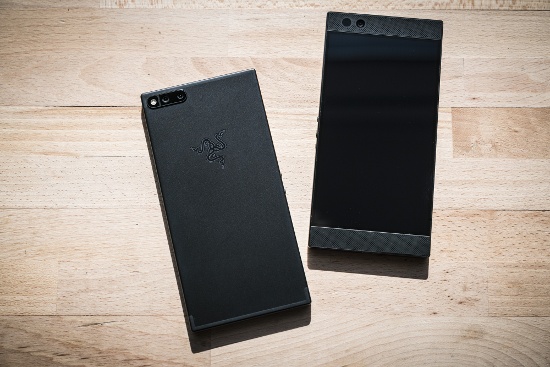 Razer Phone hiện đã cho đặt hàng trước từ Amazon cũng như Razer Store với giá 699 USD. Thiết bị sẽ có mặt vào ngày 17/11 ở cả Mỹ và Châu Âu nhưng chỉ có duy nhất một màu là màu đen.