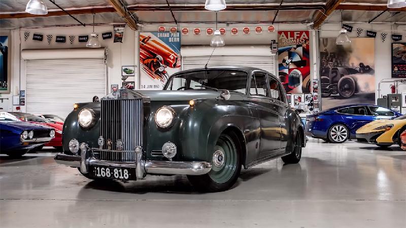 Sức mạnh kinh hoàng của khối động cơ bên trong Rolls-Royce Silver Cloud 1958 Derelict