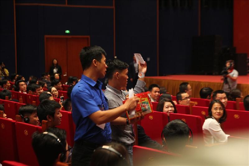 ...và kèm theo một bức thư.