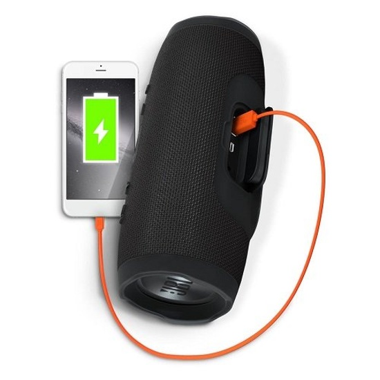 JBL Charge 3 cũng hỗ trợ JBL Connect, cho phép dễ dàng kết nối và đồng bộ hai loa cùng một lúc để mang lại trải nghiệm âm thanh stereo, âm thanh lớn và âm bass nặng sẽ là những tính năng mà rất nhiều người dùng yêu thích. Ngoài ra nhờ tích hợp cổng USB mà thiết bị còn có thể sạc cho cả điện thoại khi cần.