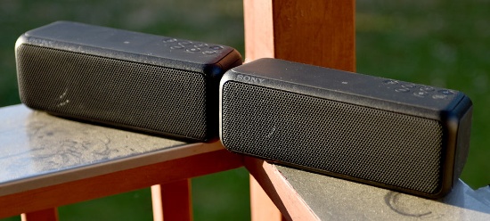Mặc dù không có tính năng chống nước hay chống sốc nhưng Sony SRSXB3 vẫn có âm bass sâu, tuy nhiên chất lượng âm thanh tổng thể thì chưa thể so được với JBL Charge 3 và UE Boom 2.
