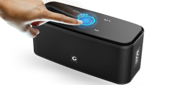 Doss Touch (0,7 triệu): Cuối cùng và có mức giá thấp nhất, Doss Touch có thiết kế hiện đại và thậm chí có cả khu vực màn cảm ứng để chuyển bài, thay đổi âm lượng trên đỉnh loa rất ấn tượng. Với mức giá chỉ khoảng 30 USD, nhưng Doss Touch sẽ cho chất lượng âm thanh rất tốt và thời gian sử dụng khoảng 10 giờ.