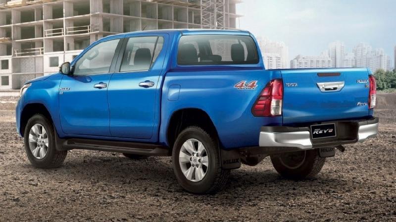 toyota hilux 2018 xuat tran tai thai lan voi ngoai hinh giong tacoma