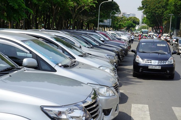 Ứng dụng trên điện thoại giúp tìm nơi đỗ xe, cho phép thanh toán qua giao dịch điện tử.