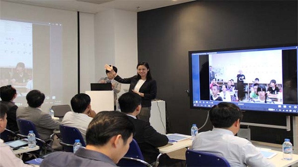 8. Nền giáo dục mang tính thực tiễn, chất lượng cao: Công nghệ thông tin và truyền thông hỗ trợ xây dựng các mô hình lớp học thông minh, nâng cao tần suất tương tác giữa giáo viên và học sinh, giúp xây dựng môi trường học tập mang tính thực tiễn, hướng đến các hình thức giảng dạy ứng dụng khoa học, công nghệ, kỹ thuật, toán học (S .T.E.M), giáo dục định hướng cá thể tiên tiến trên thế giới. Các mô hình đào tạo trực tuyến cho phép người dân học ở mọi lúc mọi nơi, hướng đến xây dựng xã hội học tập.