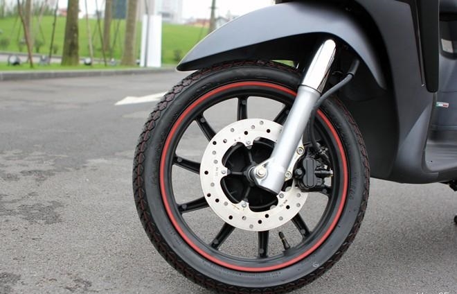 Trang trí Honda Winner với bút tô lốp