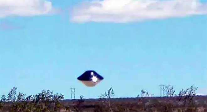 UFO bất ngờ lơ lửng ngay trên căn cứ quân sự Mỹ