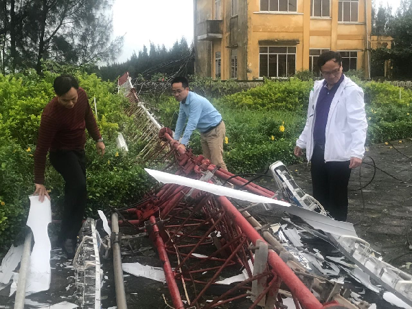 Bão gây đổ trạm BTS của VNPT tại khu công nghiệp Hòa Hiệp, Phú Yên.