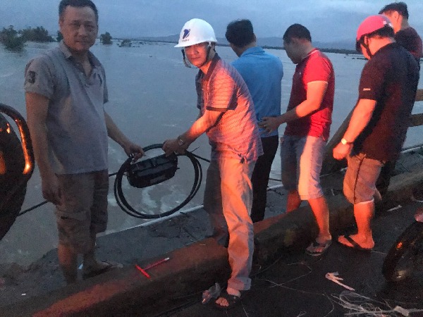 Cán bộ kỹ thuật VNPT Net3 đã hoàn thành hàn nối cáp quang 8 sợi tuyến trục tại cầu Đà Rằng – thành phố Tuy Hoà, tỉnh Phú Yên.