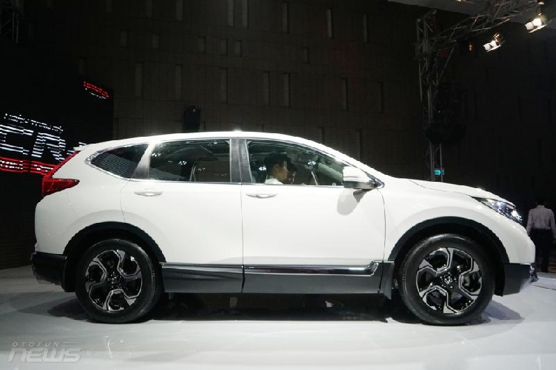 Phiên bản CR-V cao cấp nhất sẽ có giá bán dưới 1,1 tỷ đồng.