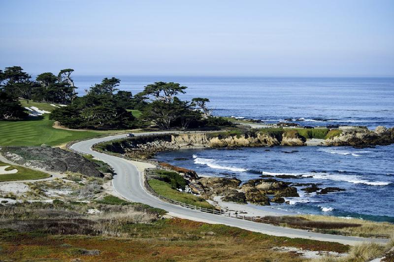 1. 17-Mile Drive  Chi phí mỗi dặm: 54,4 cent (7.718 đ/km): Nằm vị trí số một trong số những con đường đắt nhất tại Mỹ là 17-Mile Drive. Bạn sẽ mất 9,24 USD chỉ để chạy hết quãng đường dài 17 dặm.