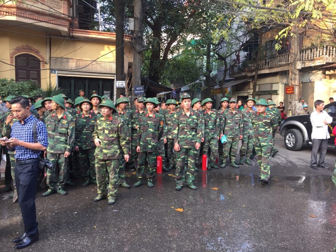 200 nguoi dap dam chay tai quan ca phe hinh anh 1