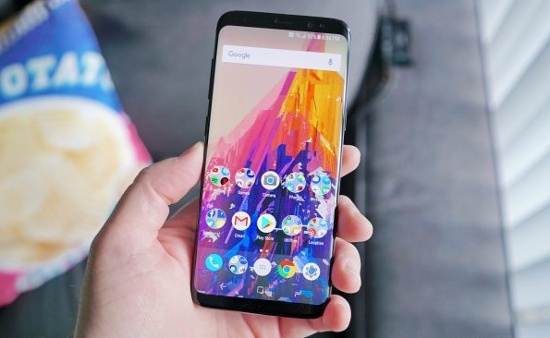 Với phần cứng mạnh mẽ, màn hình nổi bật và đi kèm các công cụ hỗ trợ. Tất cả giúp cho Samsung Galaxy S8 trở thành lựa chọn tốt nhất trong danh sách. 
