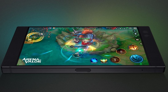 Razer Phone được trang bị loa stereo hỗ trợ công nghệ Dolby Atmos ở mặt trước và pin dung lượng cao lên đến 4.000 mAh để bảo đảm không bị hết pin khi chiến game nặng liên tục. Đây cũng là chiếc smartphone đầu tiên tích hợp công nghệ sạc nhanh QuickCharge 4.0+ của Qualcomm.