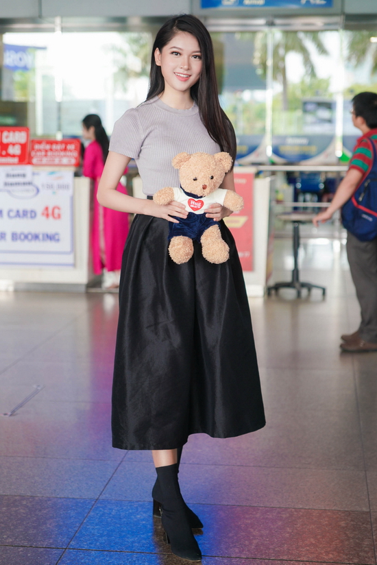 Á hậu Thùy Dung