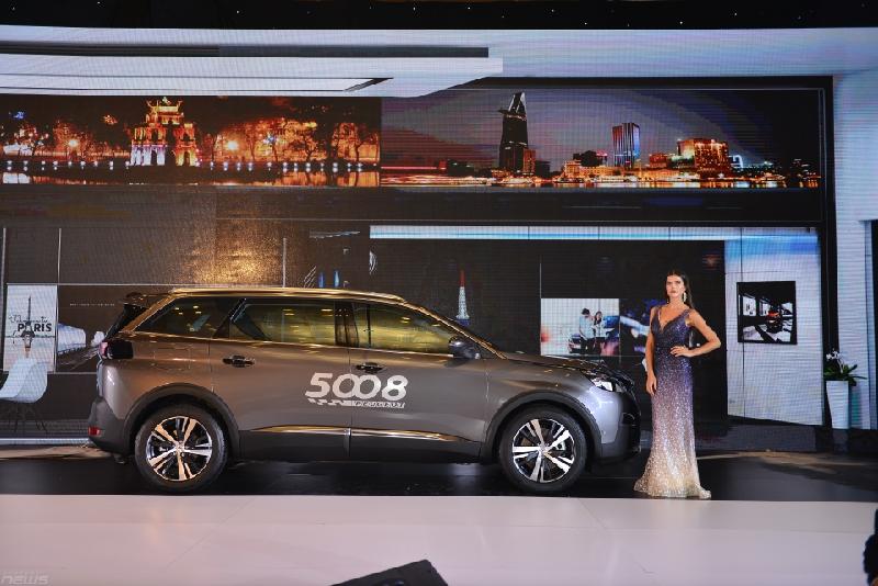 Peugeot 5008 được kì vọng sẽ gây áp lực lên các đối thủ có cùng cấu hình 5+2 hiện có trên thị trường.