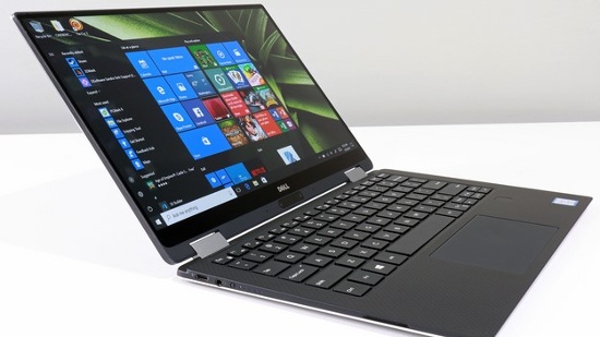 Dell trang bị cho XPS 13 chip Intel thế hệ thứ 7 Kaby Lake bao gồm phiên bản Core i5 và Core i7 (dòng Core M không có quạt tản nhiệt), RAM tối đa 16GB và ổ SSD 512GB. Màn hình cảm ứng 13,3 inch độ phân giải tùy chọn 1080p hoặc 4K, pin đi kèm có thời lượng 15 giờ hoặc 8 giờ tương ứng. 