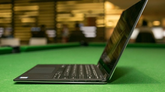 Ngoài ra, Dell XPS 13 mới là thiết bị thuộc dòng XPS đầu tiên có tính năng bảo mật nhận diện khuôn mặt Windows Hell. Cấu hình khởi điểm của thiết bị có giá khoảng 999 USD.