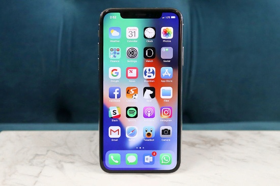 Apple iPhone X: Mặc dù xét về các thông số, camera trên iPhone X không khác biệt nhiều so với iPhone 8 Plus, tuy nhiên chỉ với những cải tiến nhỏ cũng đã đủ giúp cho chiếc iPhone X trở thành chiếc iPhone có camera tốt nhất hiện nay.