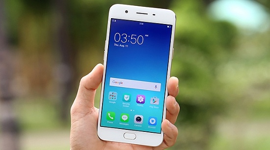 Oppo F1s 2017: Trên thực tế Oppo F1s 2017 là giống hệt so với người tiền nhiệm, vẫn là thiết kế bộ khung kim loại sang trọng và cứng cáp, 4 góc bo tròn, các cạnh ôm cong ở mặt lưng giúp cảm giác cầm nắm thoải mái.